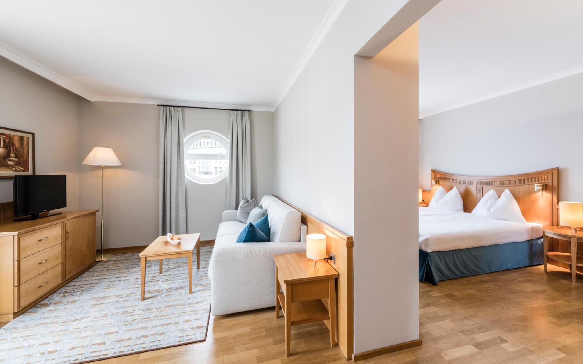 Hotel Post Alpine Cityflair Brunico Eksteriør bilde