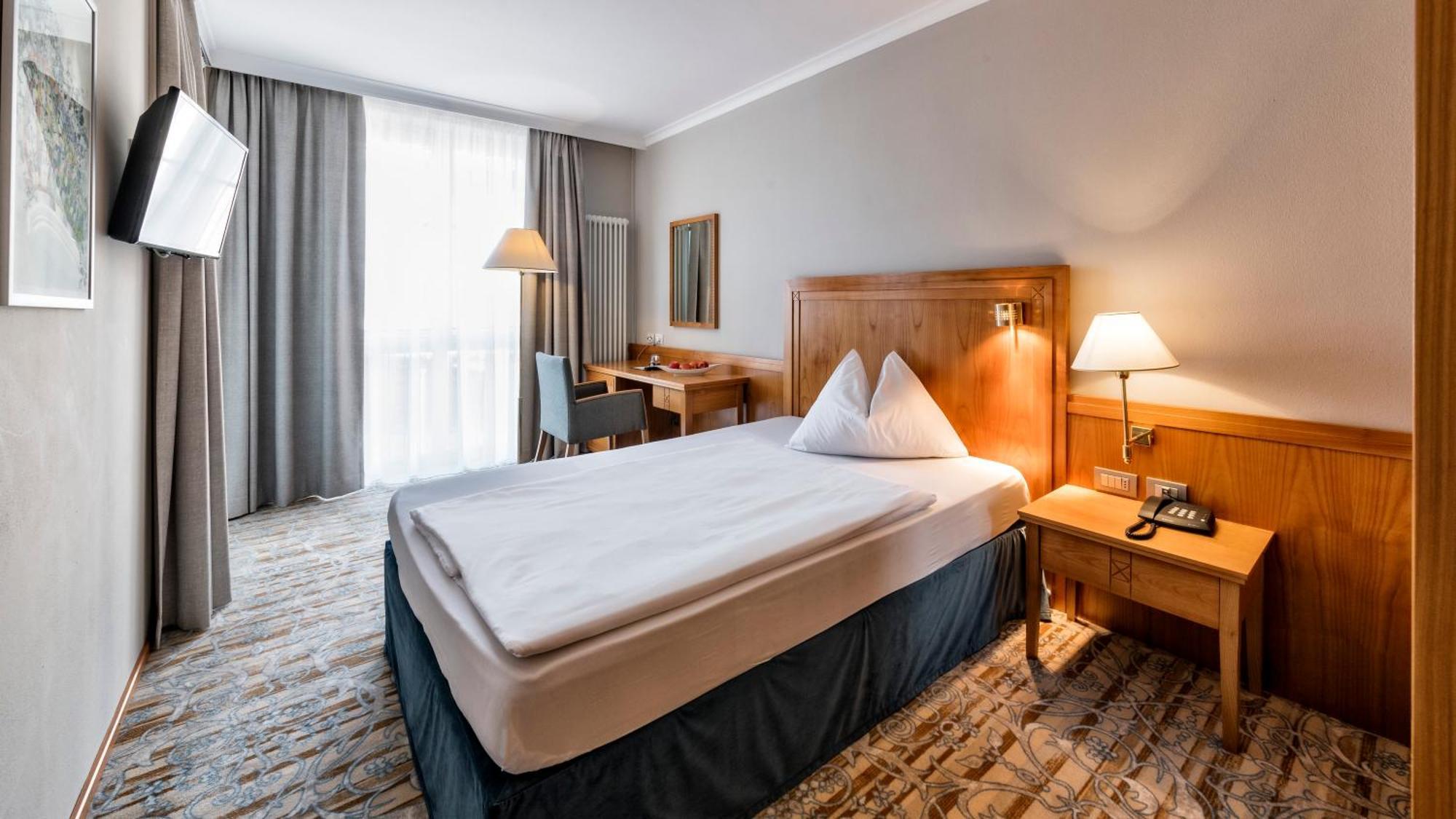 Hotel Post Alpine Cityflair Brunico Eksteriør bilde