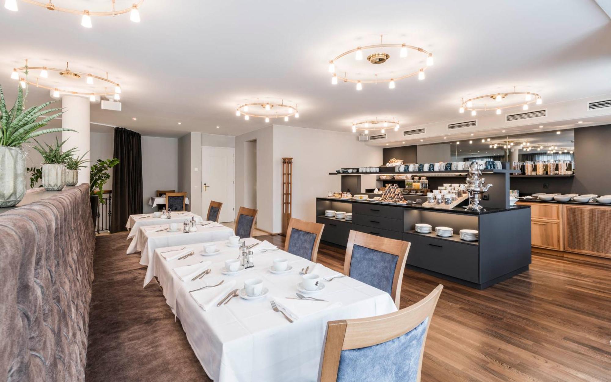 Hotel Post Alpine Cityflair Brunico Eksteriør bilde